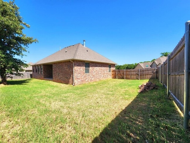 Building Photo - 2308 Paraiso Way