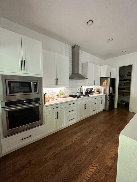 Building Photo - 5705 Bryan Pky