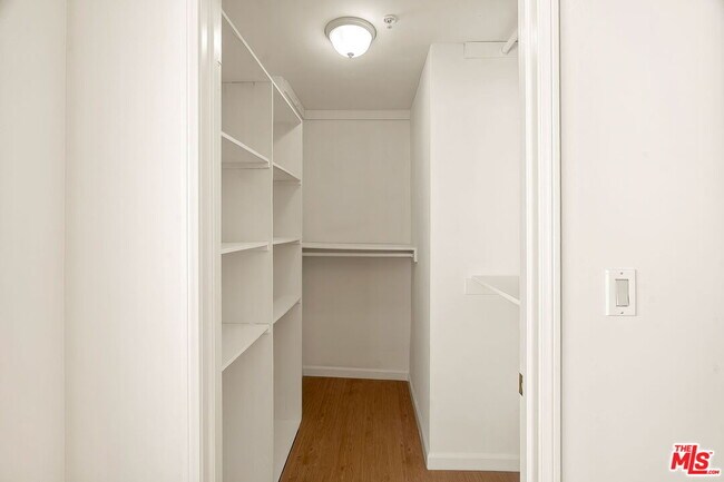 Building Photo - 923 Euclid St