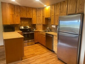 Building Photo - Washer dryer in unit! Amazing views! Updated! All utilities included!
