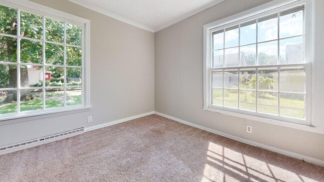 Building Photo - Beautiful 3 Bedroom 2 bathroom - Single Family Home