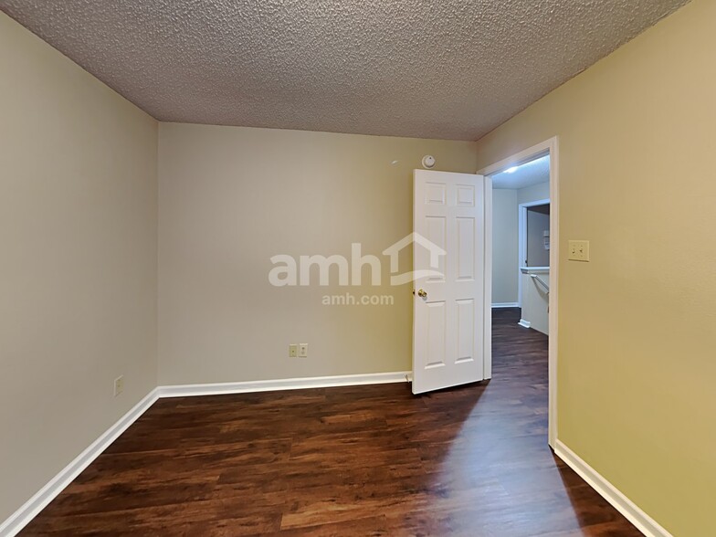 Building Photo - 10868 Delphi Dr