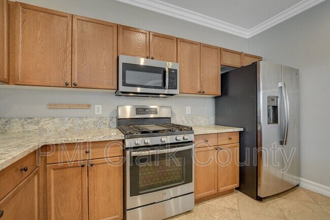 Building Photo - 8912 Ochoa St