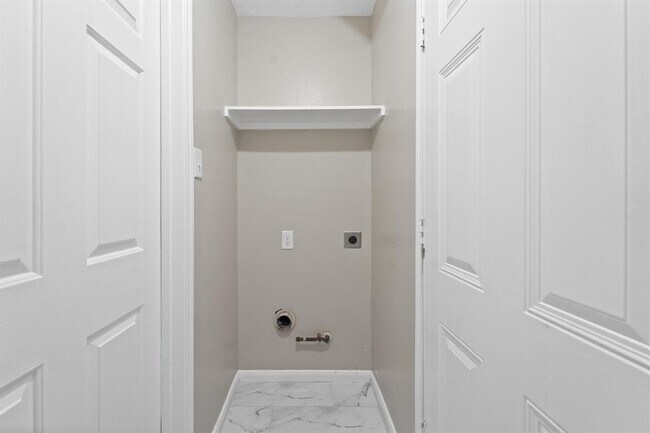 Building Photo - 7103 Biton Dr
