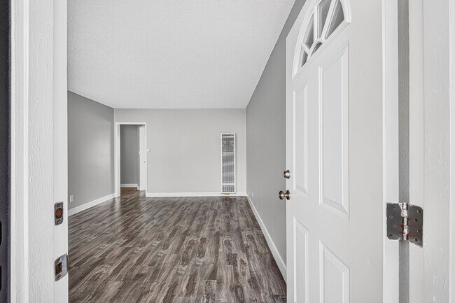 Interior Photo - 1106 Pacific Ave
