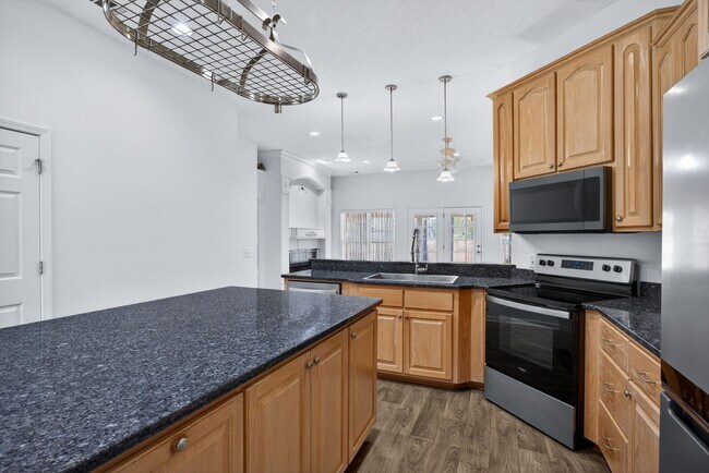 Building Photo - 568 Marshview Dr