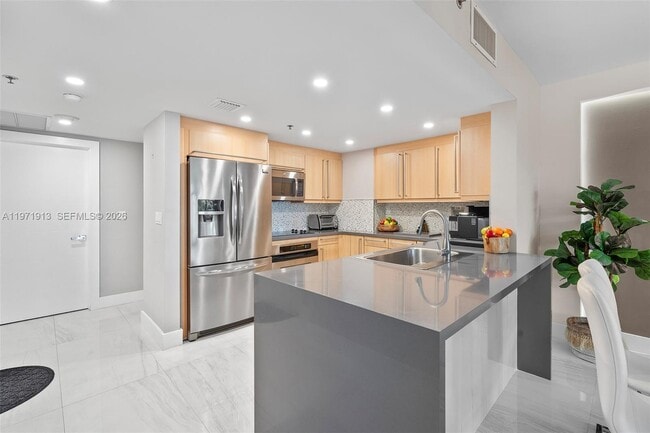 Building Photo - 226 Ocean Dr