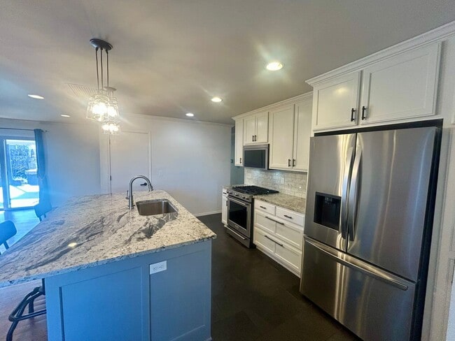 Building Photo - Beautifully updated home just west of Brookside and Trader's Joes in Midtown