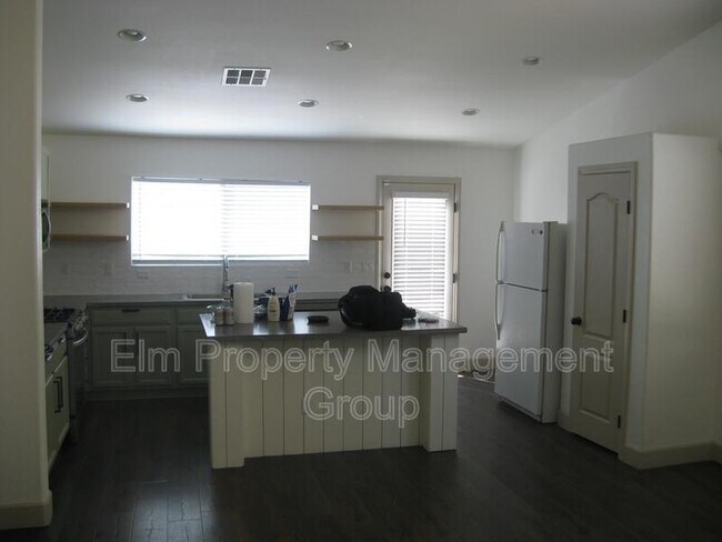 Building Photo - 537 W Seneca Ridge Ave