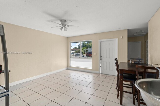 Building Photo - 538 NW 18th Ave
