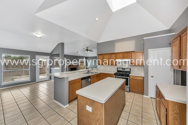 Building Photo - 413 Windy Hill Ln