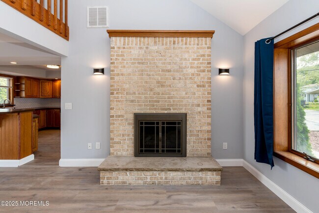 Building Photo - 813 Cable Dr
