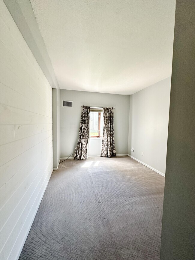 Building Photo - 1392 Carling Dr