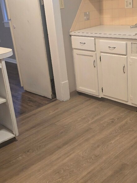 Primary Photo - 2543 Mahoning Rd NE