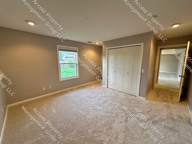 Building Photo - Grandville Schools Updated 4 Bedroom 3 Bat...