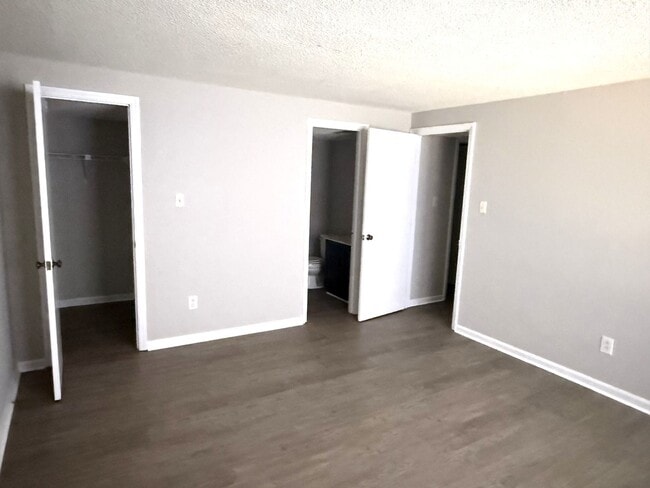 Building Photo - University Area Condo, 2 bd, 2bth
