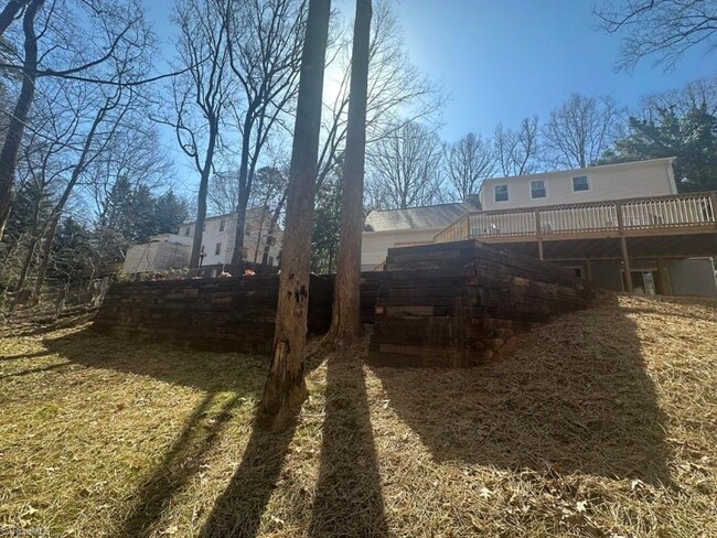 Building Photo - 1165 Lazyboy Ln