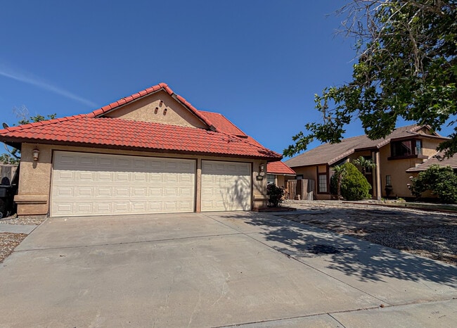 Building Photo - 39360 Longhorn Ct