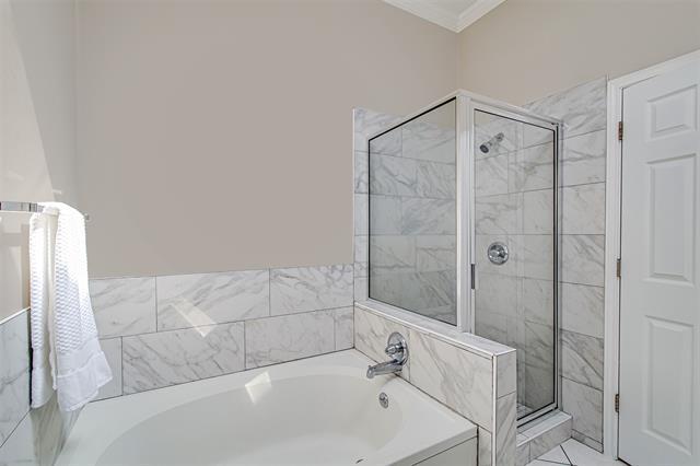 Building Photo - 5803 Lakeway Ct