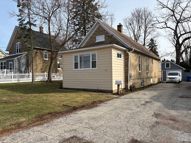 Building Photo - 307 Prairie Ave