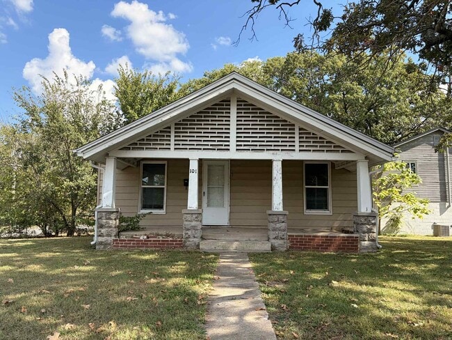 Primary Photo - JOPLIN RENTAL: 2 BEDROOM/ 1 BATHROOM HOUSE...