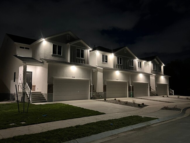 Building Photo - BEAUTIFUL 3-BEDROOM TOWNHOMES FOR RENT - A...