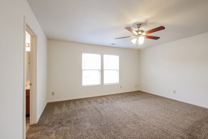 Building Photo - 14215 Luscombe Farm Rd