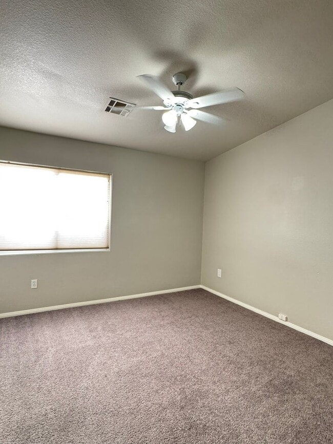 Building Photo - **Spacious 4-Bedroom Home in the Southwest!**