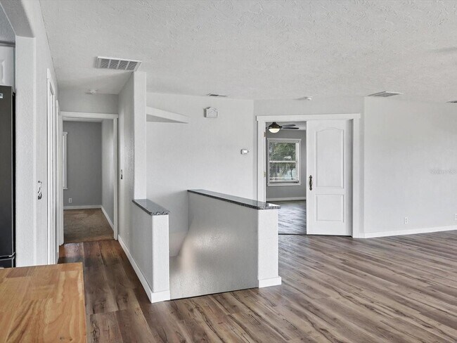 Building Photo - 4212 3rd Ave NE