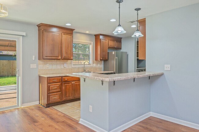 Building Photo - 1629 Campbell Dr N