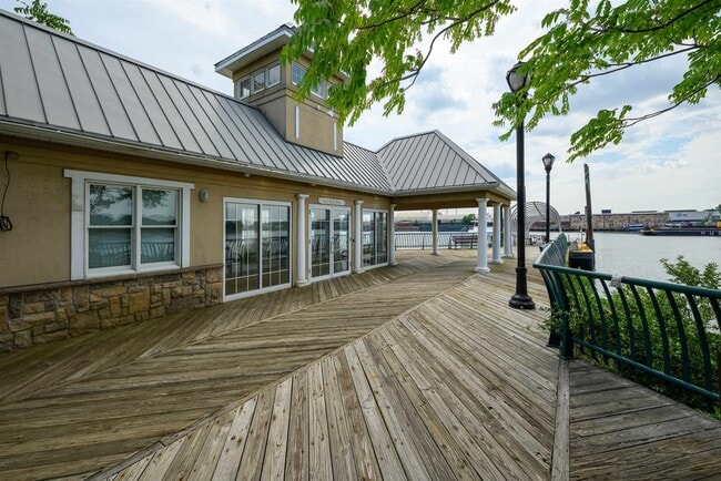 Building Photo - 207 Shearwater Ct W