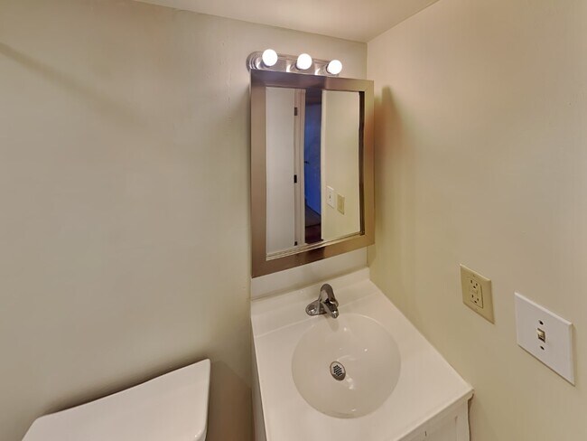 Building Photo - 31 Chittenden Ave