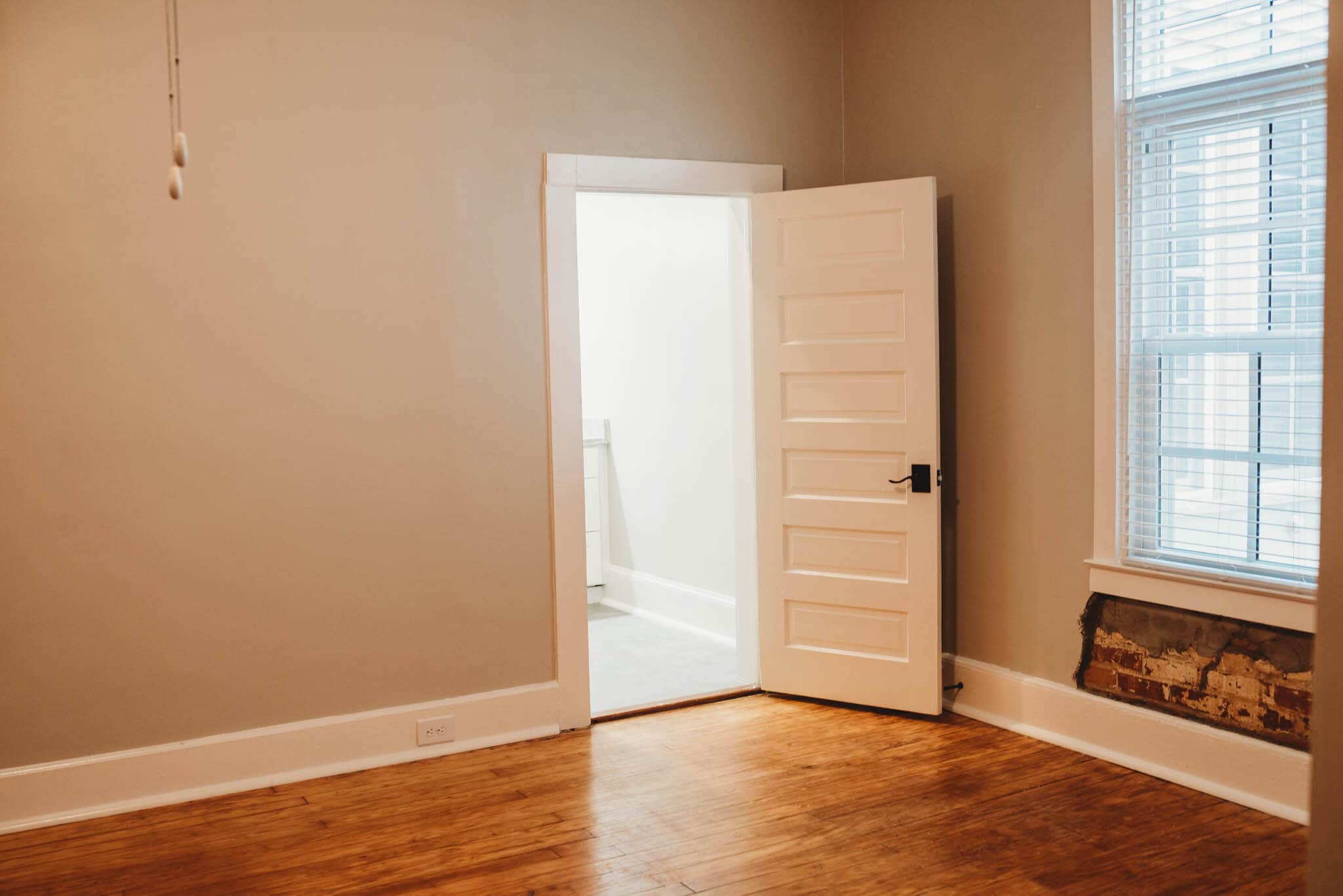 Entrance to bathroom - 529 E Washington St