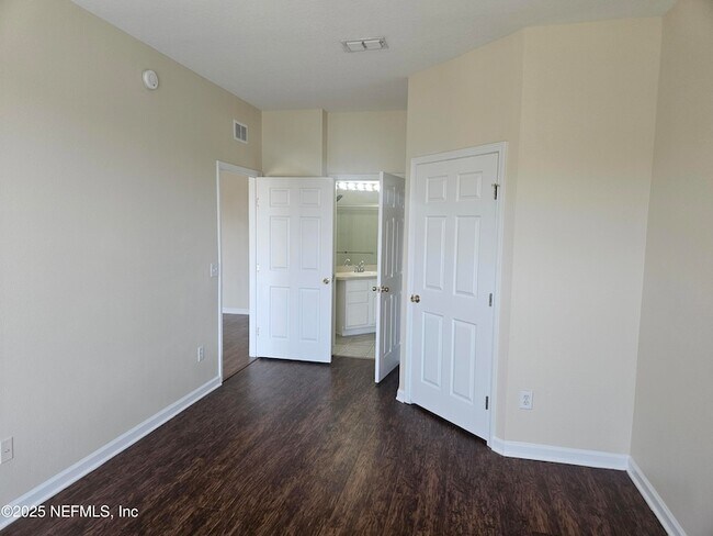 Building Photo - 7801 Point Meadows Dr