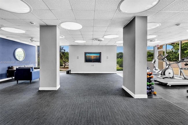 Building Photo - 3375 N Country Club Dr