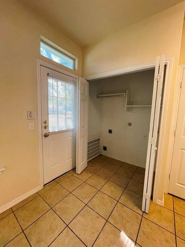Building Photo - 251B Utterback