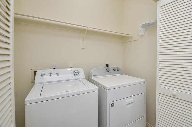 Building Photo - 3027 N Heights Hollow Ln