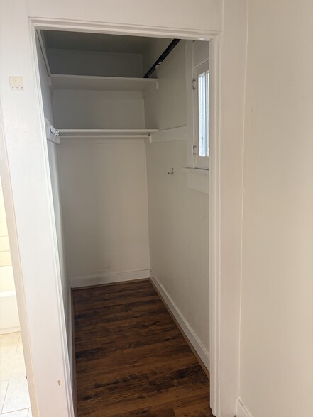 Building Photo - 608 E Angeleno Ave