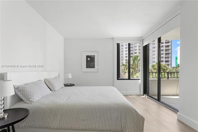 Building Photo - 520 Brickell Key Dr