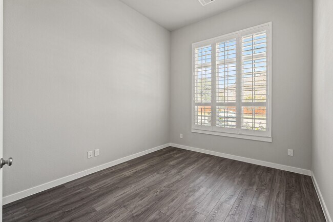 Building Photo - 2503 Heritage Park Dr