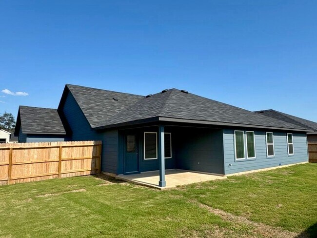 Building Photo - Luxurious 4 BR / 2 BA with THREE-CAR GARAGE - 2314 SF - Harmony Hills, Fredericksburg!