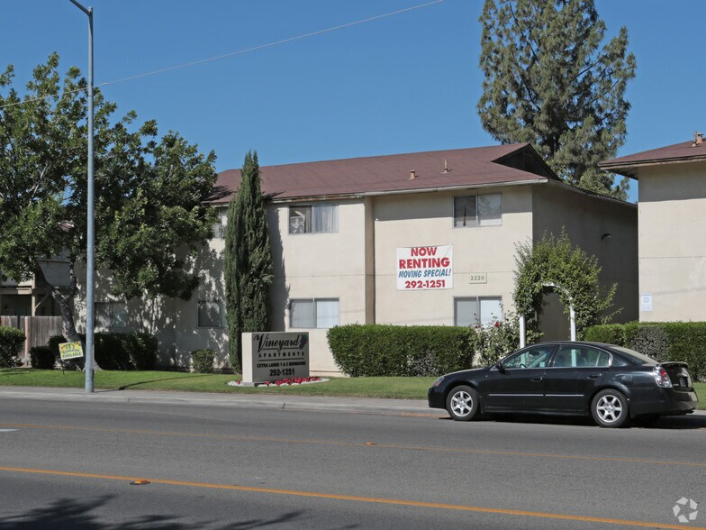Vineyard Apartments 2220 Villa Ave Clovis CA 93612 Apartment Finder