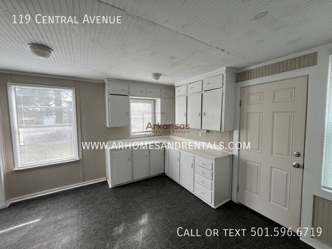 Building Photo - 119 Central Ave