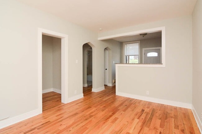 Building Photo - 4301 N Wolcott Ave