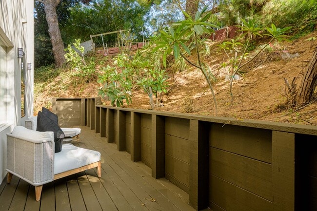 Building Photo - 8896 Lookout Mountain Ave