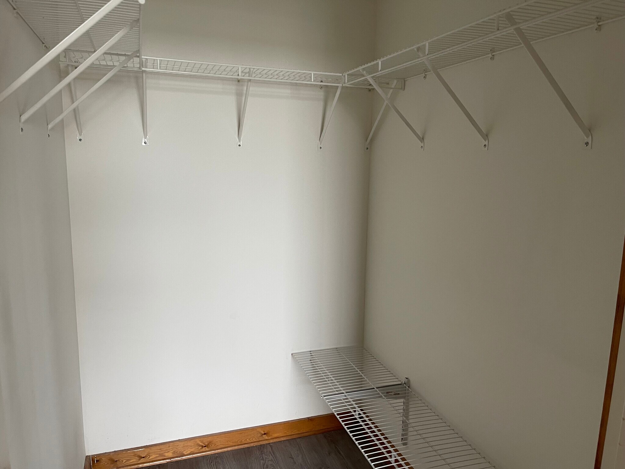 Building Photo - 940 Monroe Ave NW