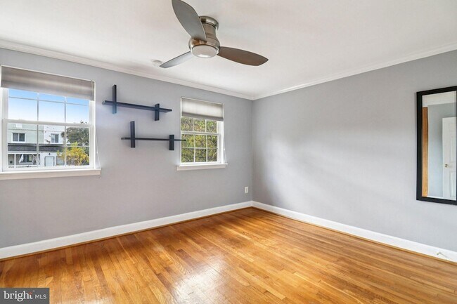 Building Photo - 250 Lynhaven Dr