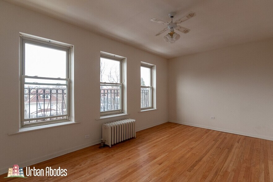 Building Photo - 4224 N Paulina St