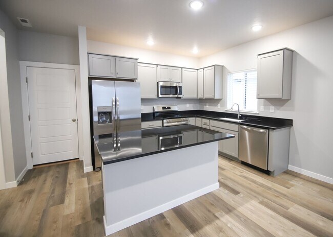 Building Photo - Baraya Townhomes: Modern Townhomes for Rent in Meridian, ID