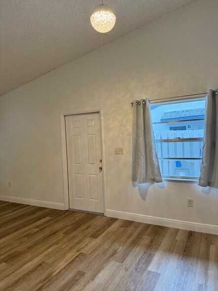 Building Photo - 2009 Oleander Blvd